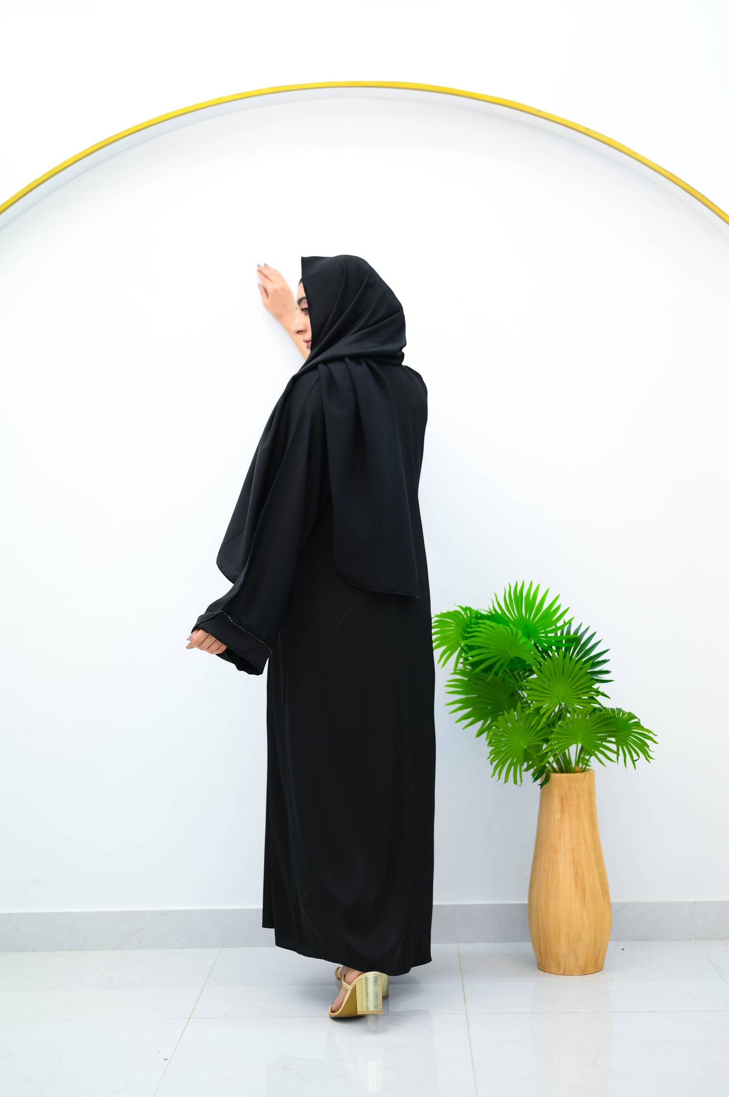 The Diamond-Dust Noir Abaya